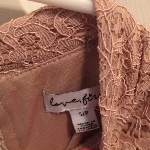 Blush lace pretty top - Picture 3 of 6